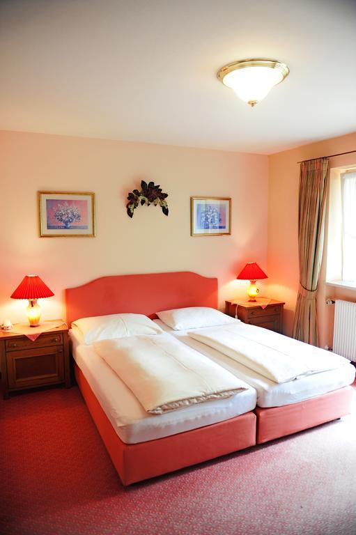 Hotel Kienberger Hof Пфронтен Екстериор снимка