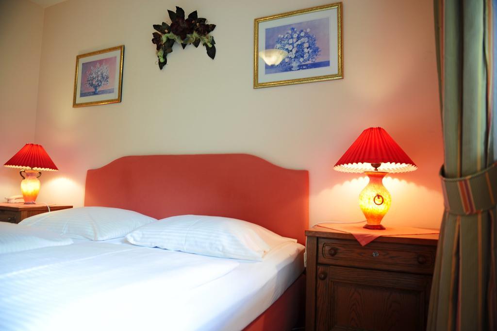Hotel Kienberger Hof Пфронтен Екстериор снимка