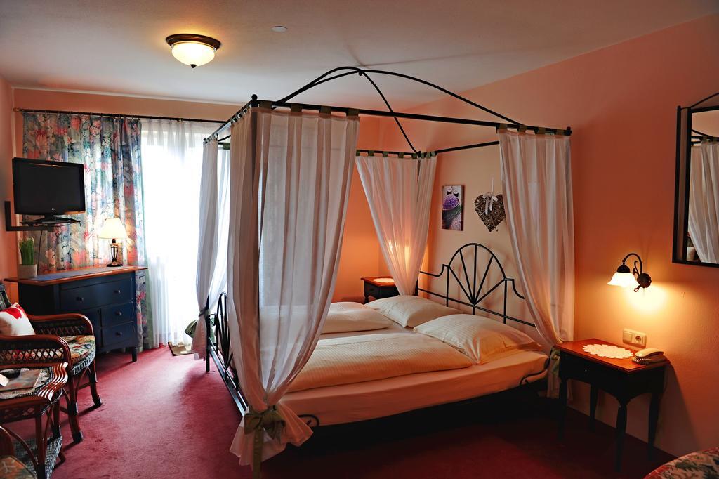 Hotel Kienberger Hof Пфронтен Екстериор снимка