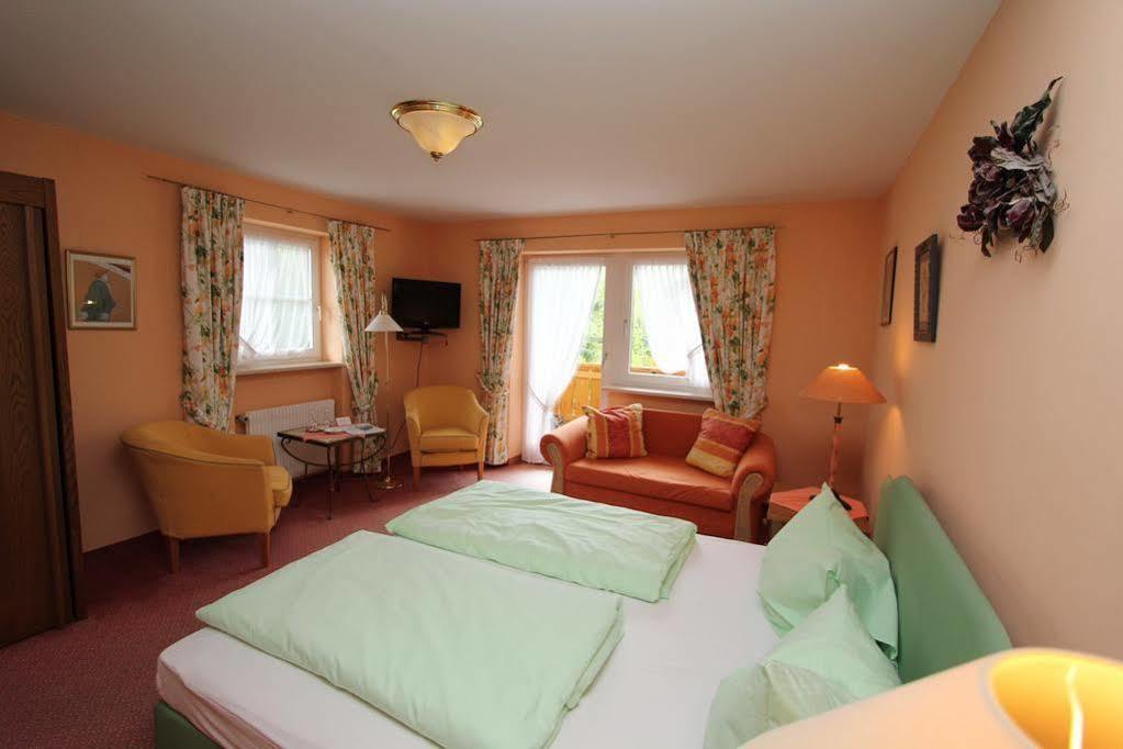 Hotel Kienberger Hof Пфронтен Екстериор снимка